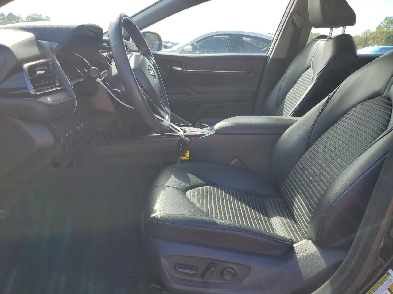 2020 Toyota Camry Se - Фото 7