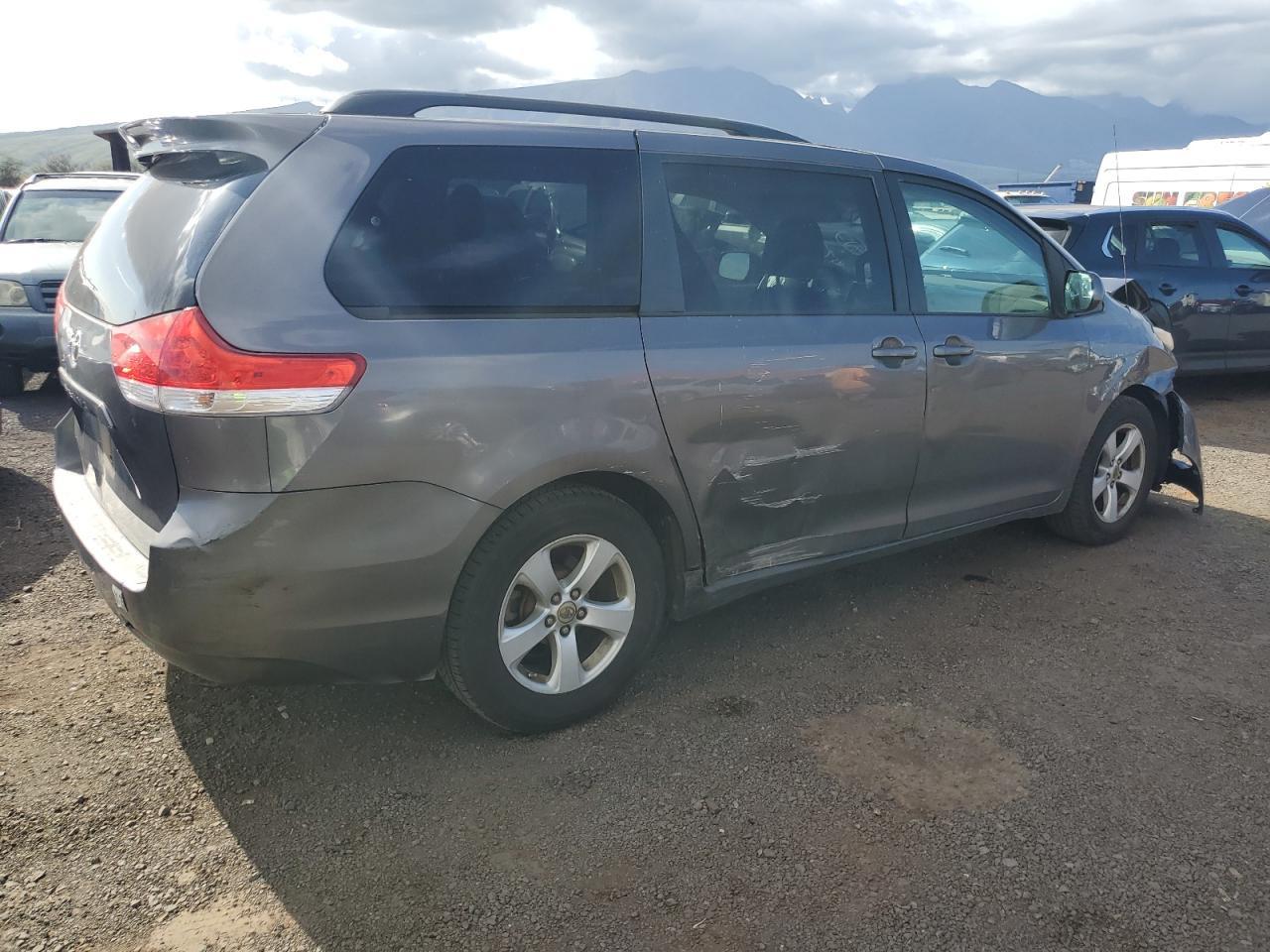 2011 Toyota Sienna Le - Image 3