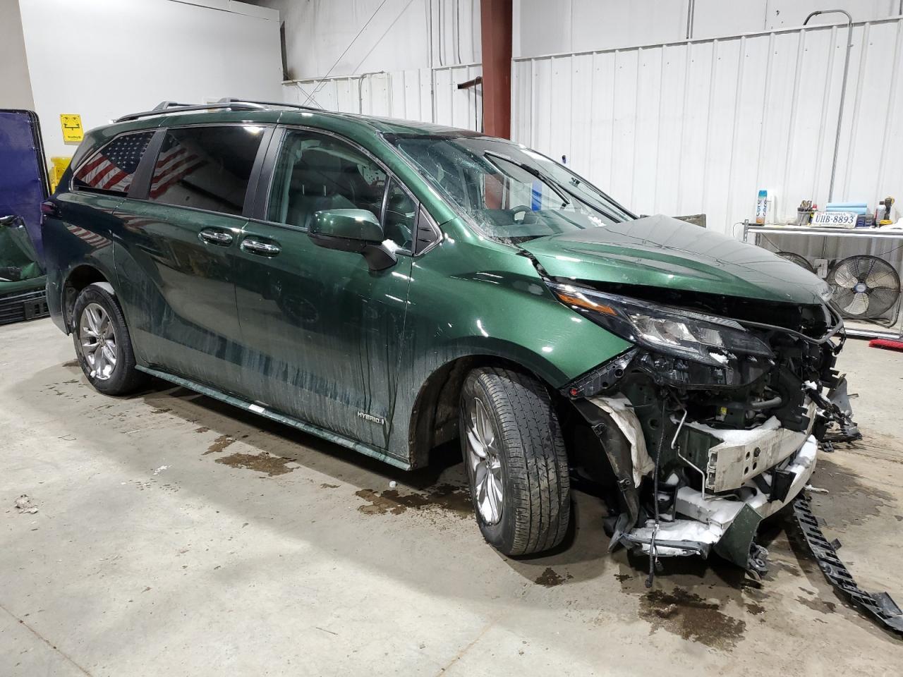 2021 Toyota Sienna Xle - Фото 4