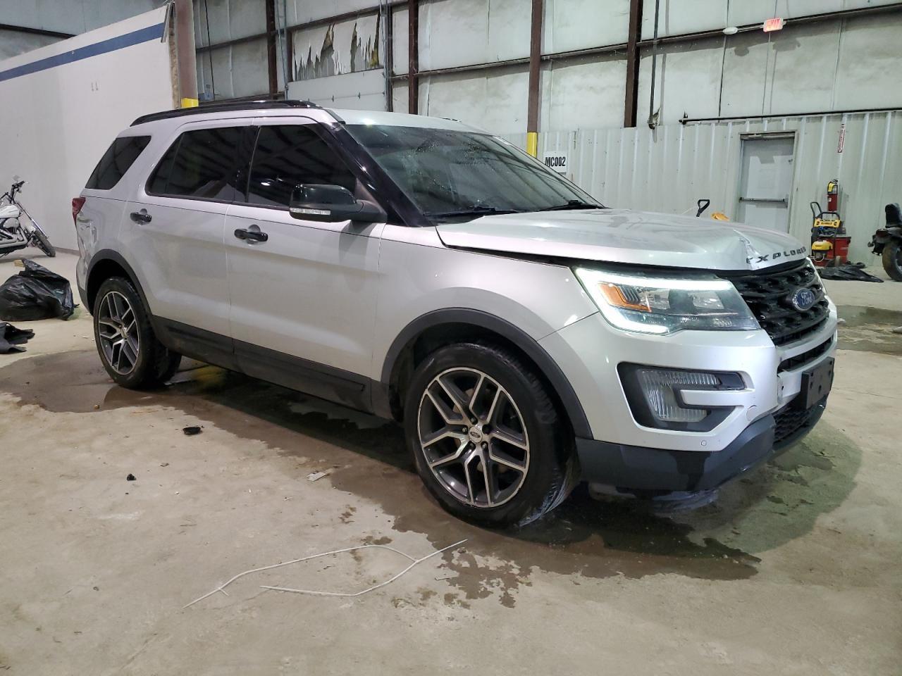 2016 Ford Explorer Sport - Фото 4