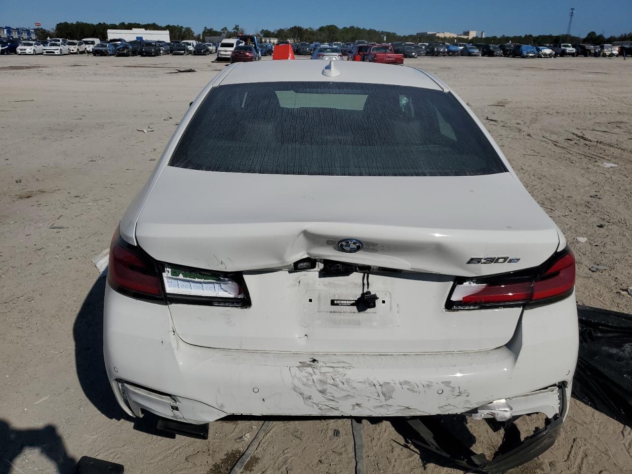 2022 BMW 530E - Image 6