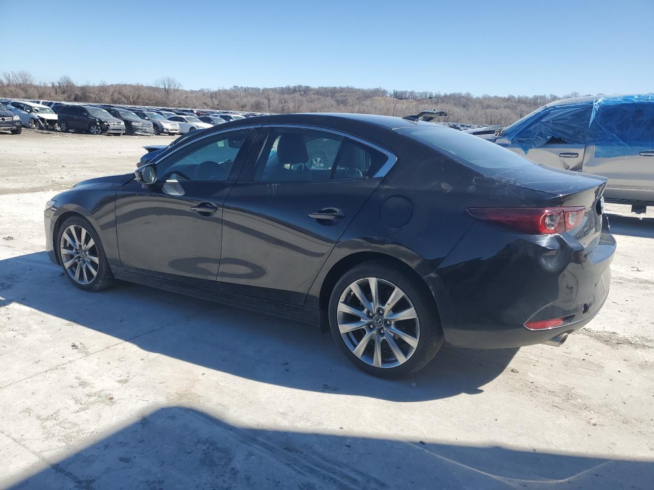 2022 Mazda 3 Premium - Фото 2