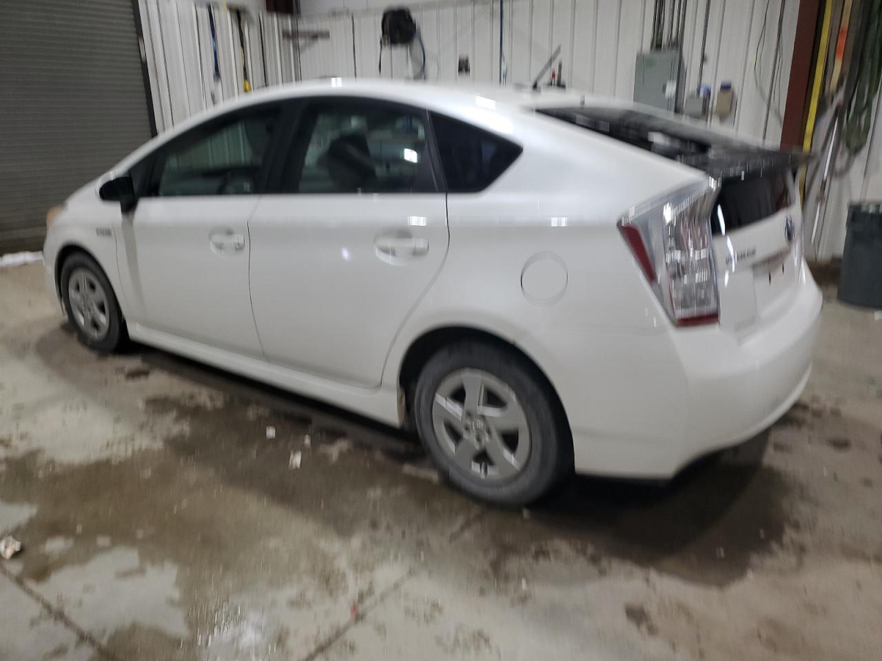 2010 Toyota Prius - Image 2