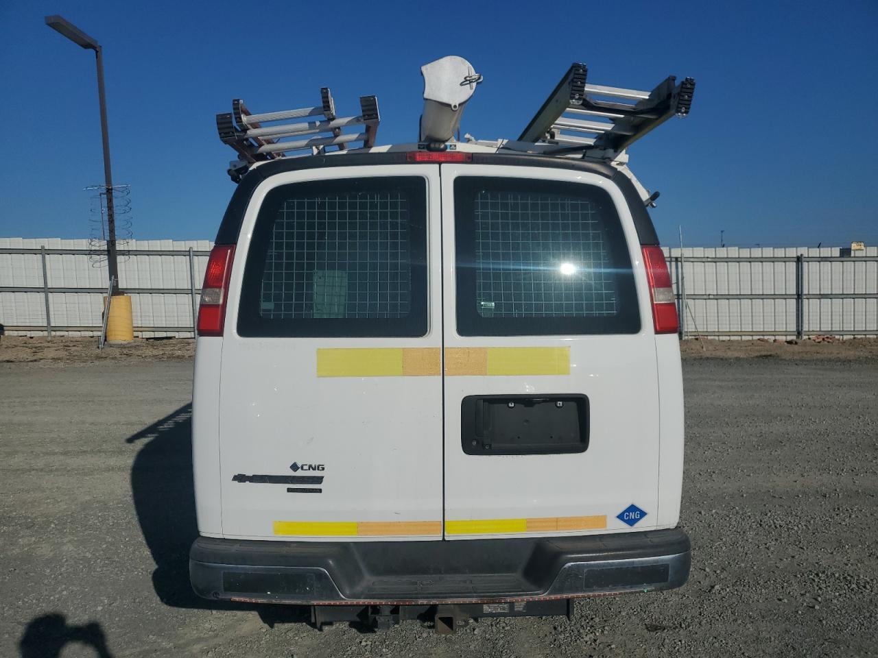 2014 Chevrolet Express G2500 - Image 6