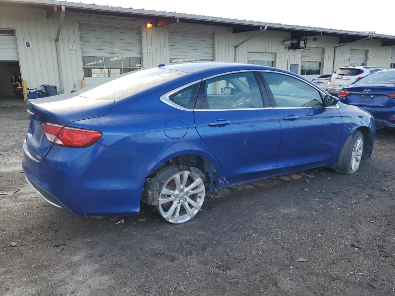 2015 Chrysler 200 Limited - Фото 3
