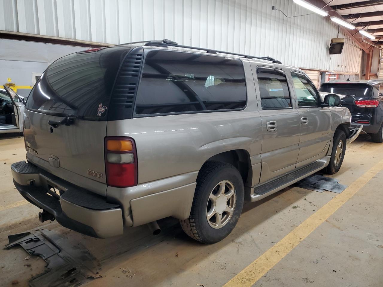 2003 GMC Yukon Xl Denali - Image 3