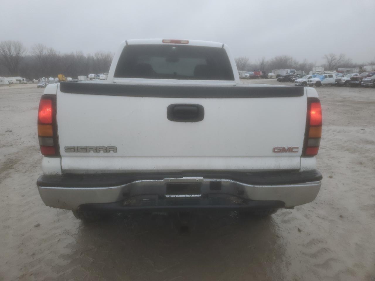 2005 GMC Sierra - Image 6
