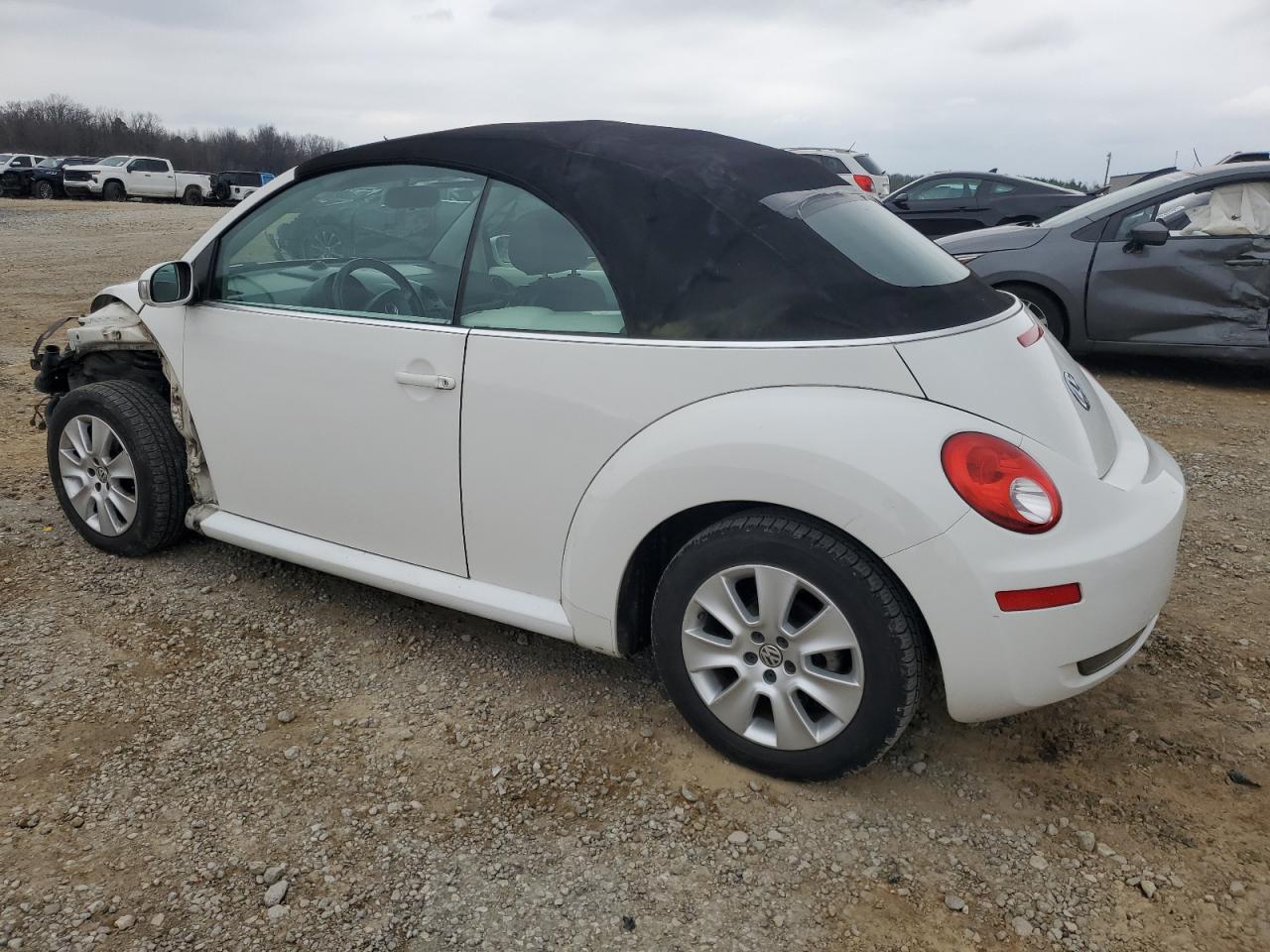 2010 Volkswagen New Beetle - Фото 2