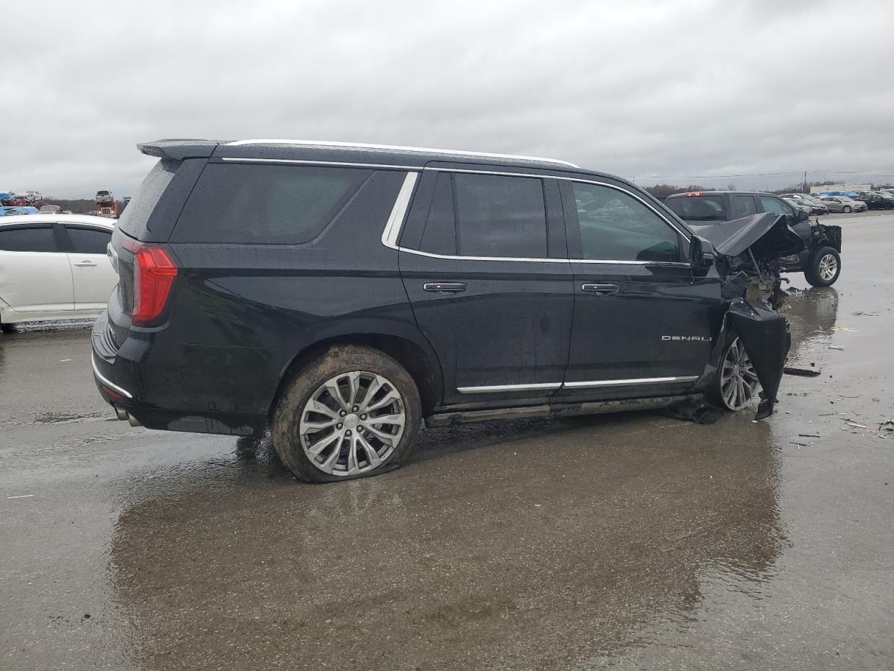 2021 GMC Yukon Denali - Фото 3