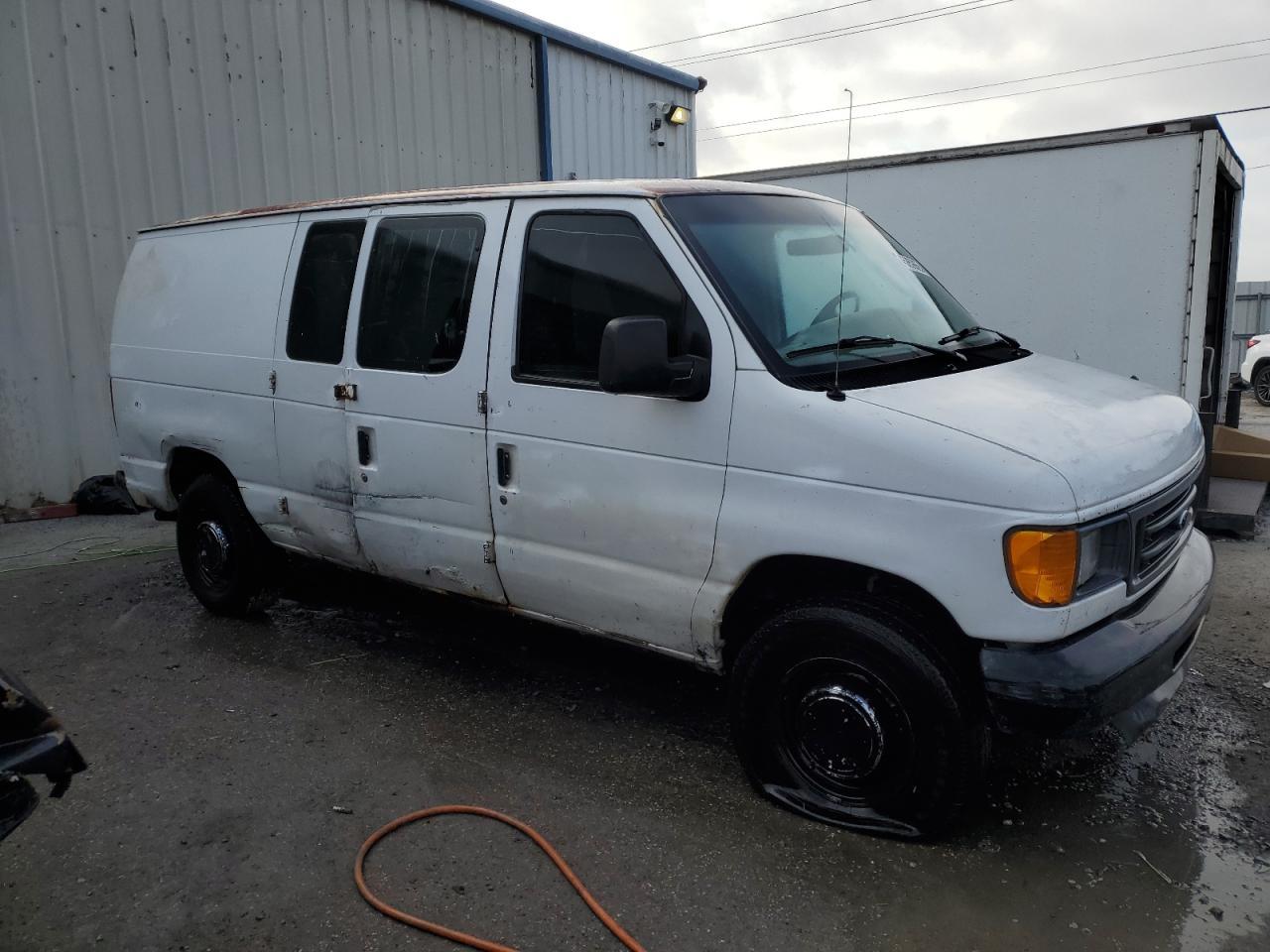 2003 Ford Econoline Cargo E-25 - Фото 4