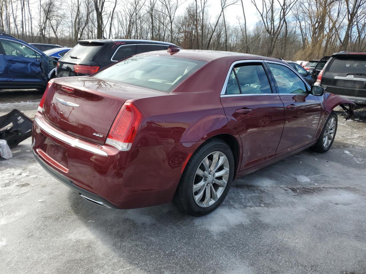 2018 Chrysler 300 Touring - Фото 3
