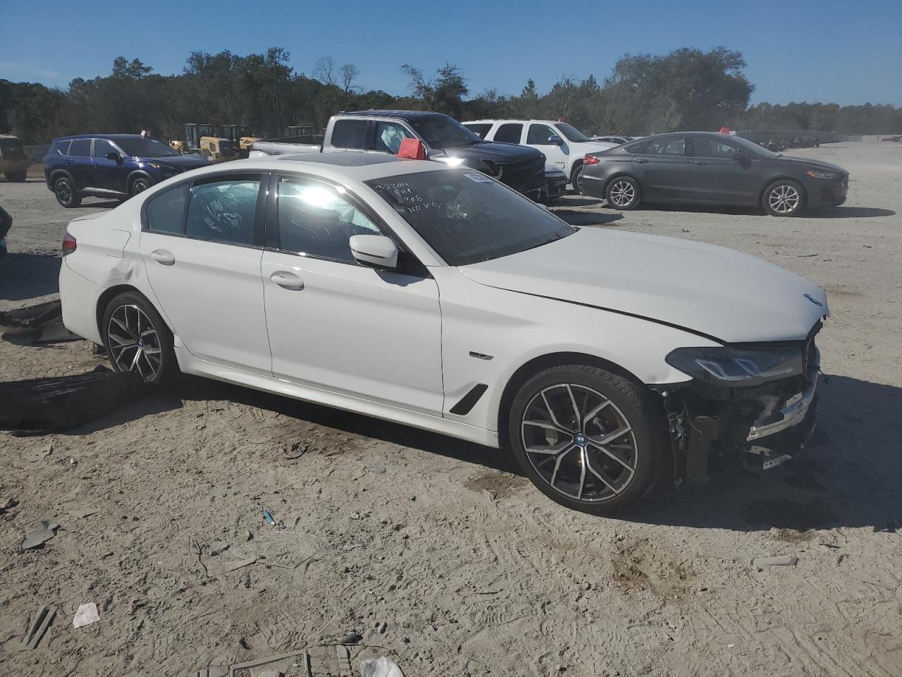 2022 BMW 530E - Image 4