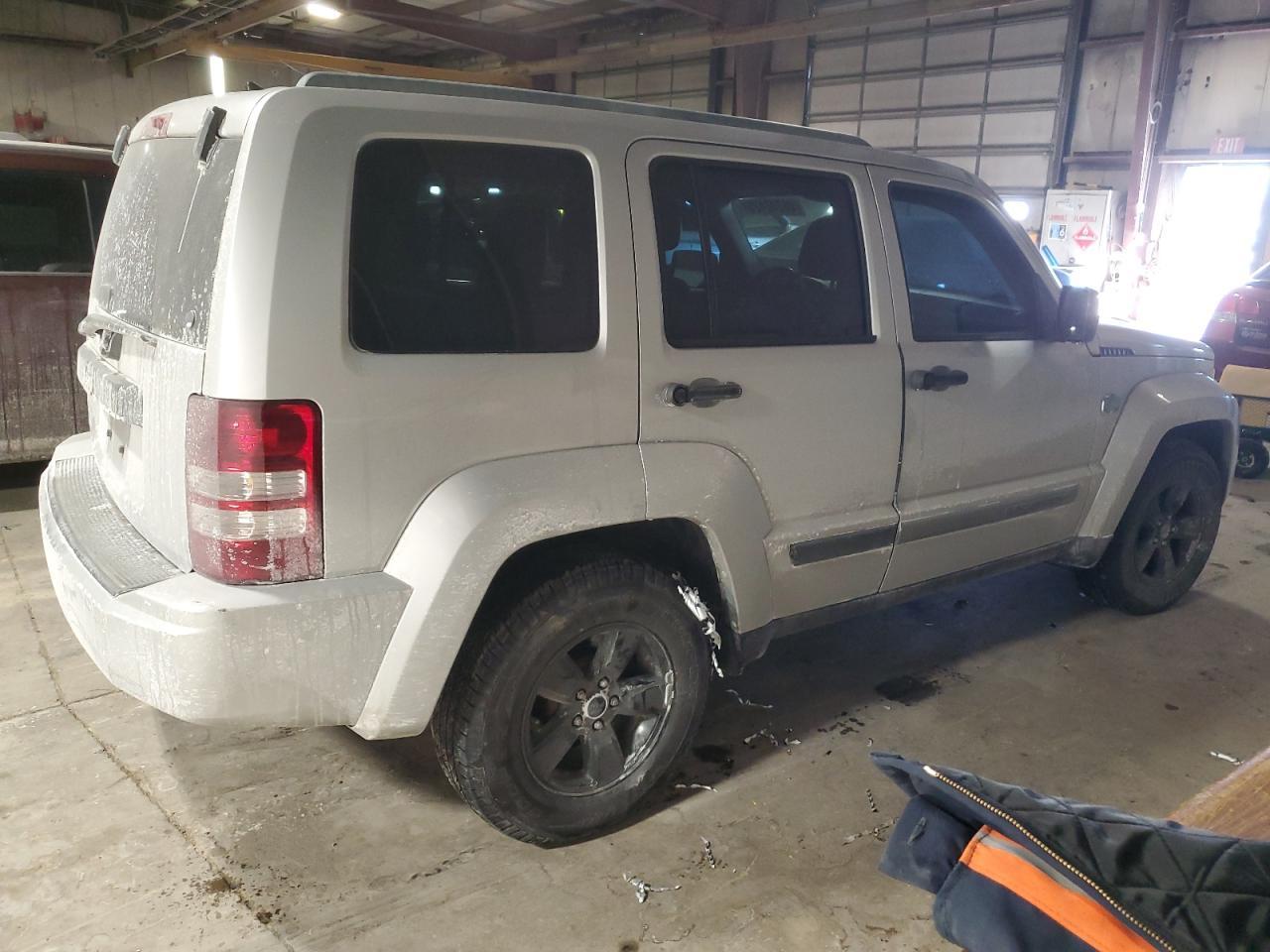 2012 Jeep Liberty Sport - Фото 3