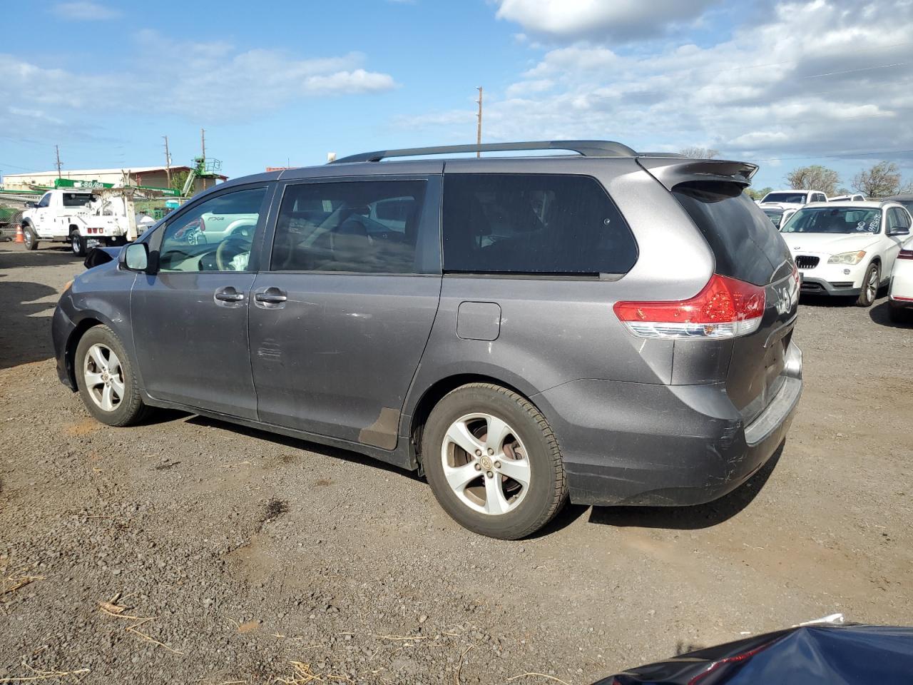 2011 Toyota Sienna Le - Image 2
