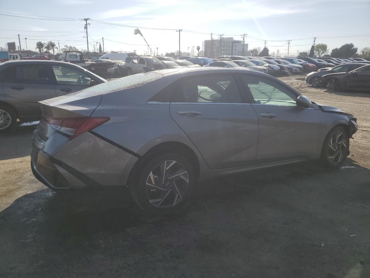 2024 Hyundai Elantra Limited - Фото 3