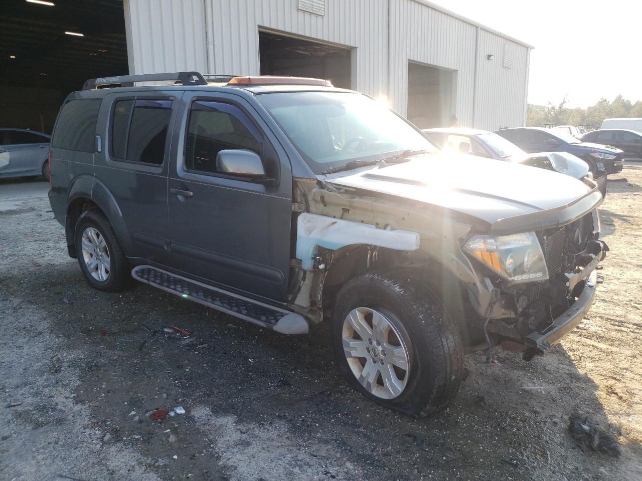 2005 Nissan Pathfinder Le - Image 4