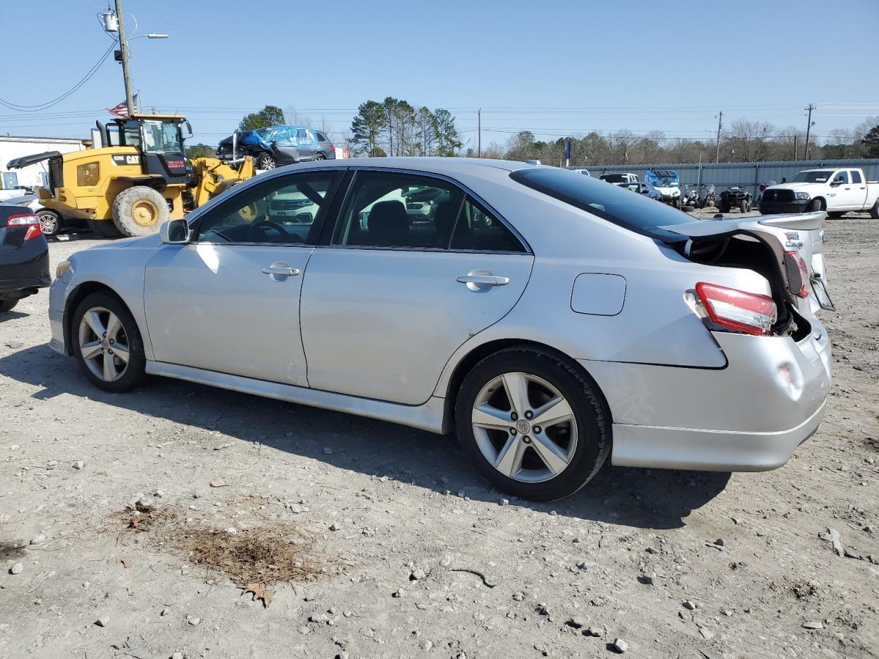 2011 Toyota Camry Base - Фото 2