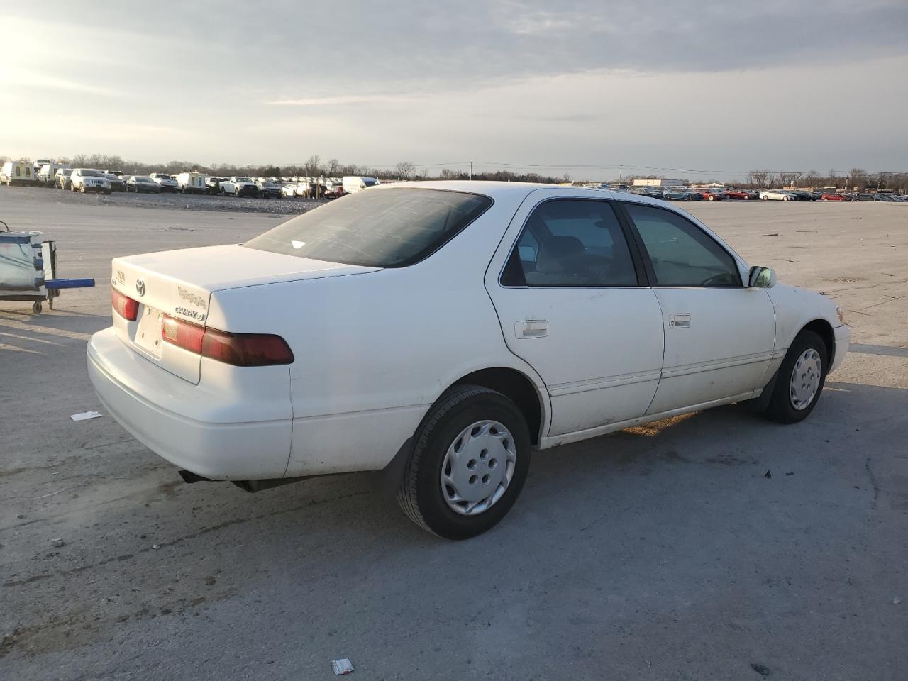 1999 Toyota Camry Ce - Фото 3