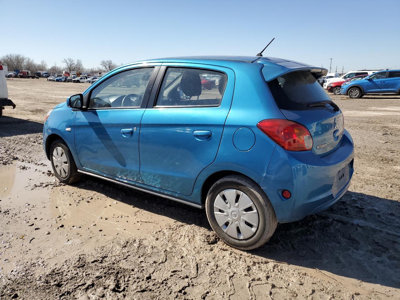 2015 Mitsubishi Mirage De - Image 2