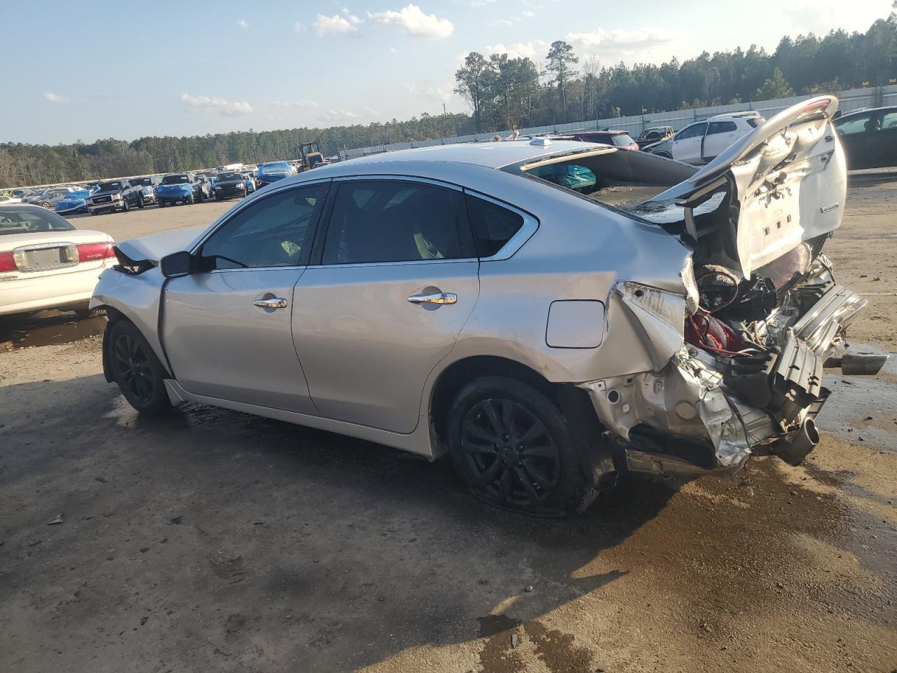 2015 Nissan Altima 2.5 S - Фото 2