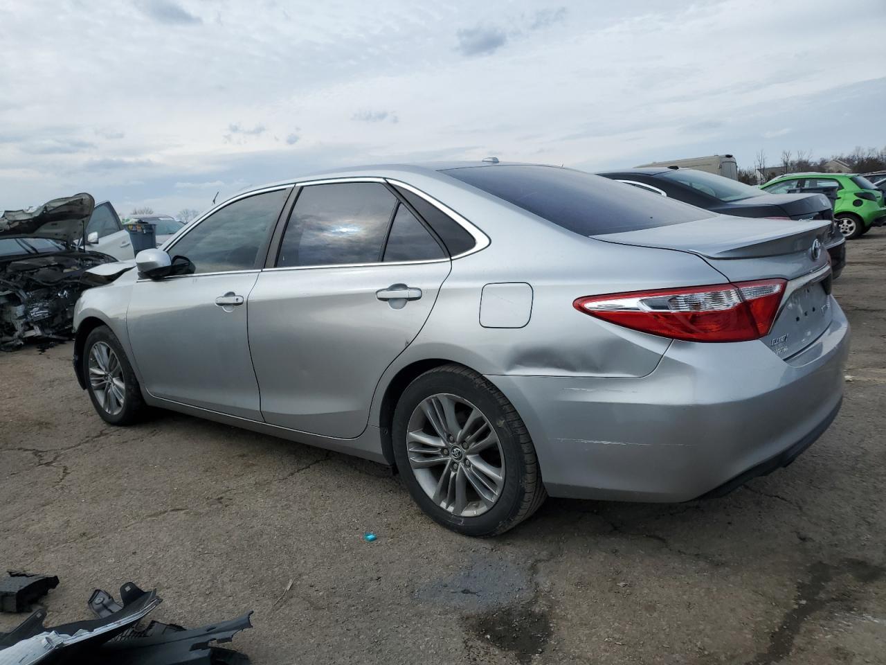 2016 Toyota Camry Hybrid - Фото 2