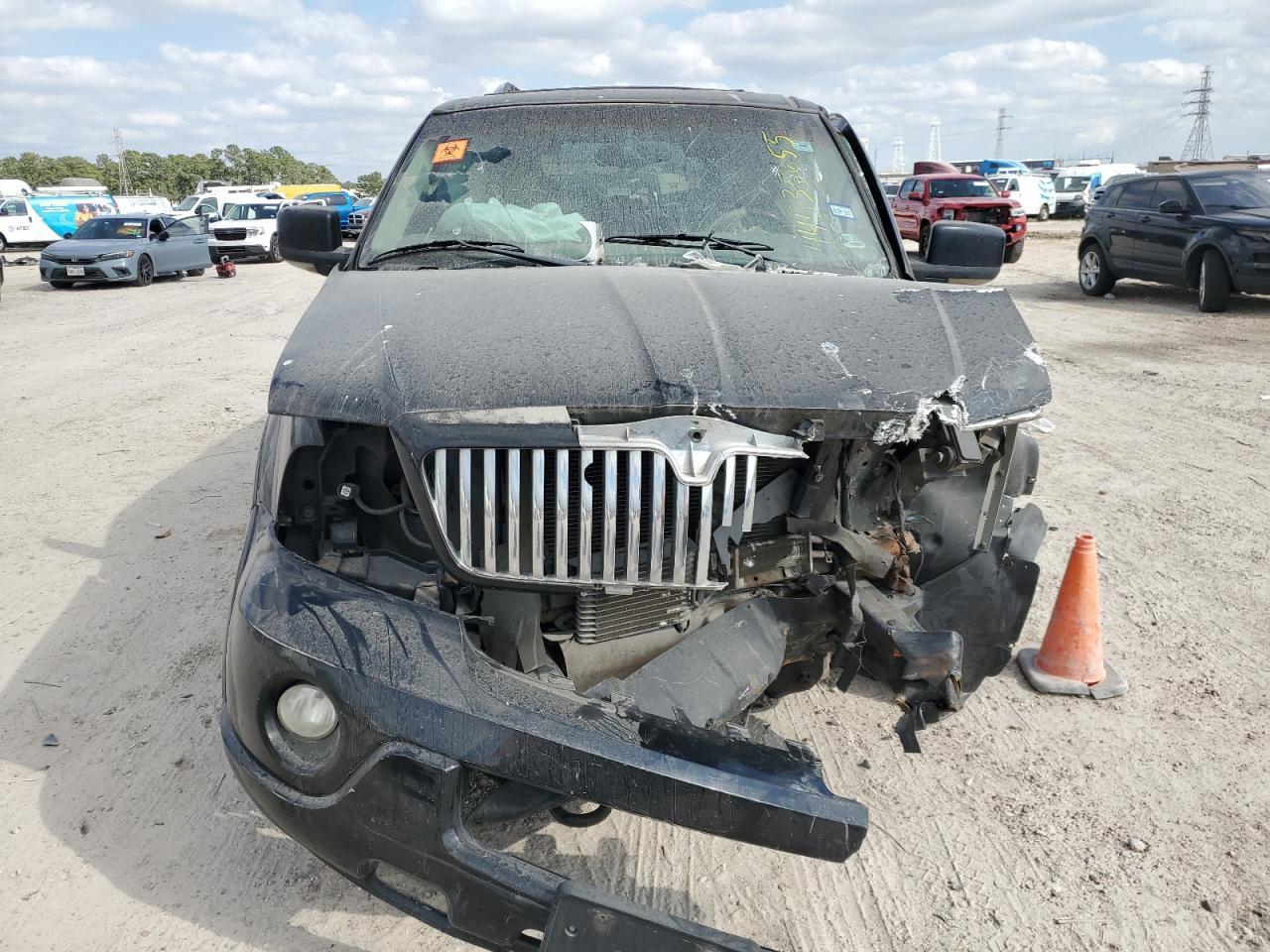2004 Lincoln Navigator - Фото 5