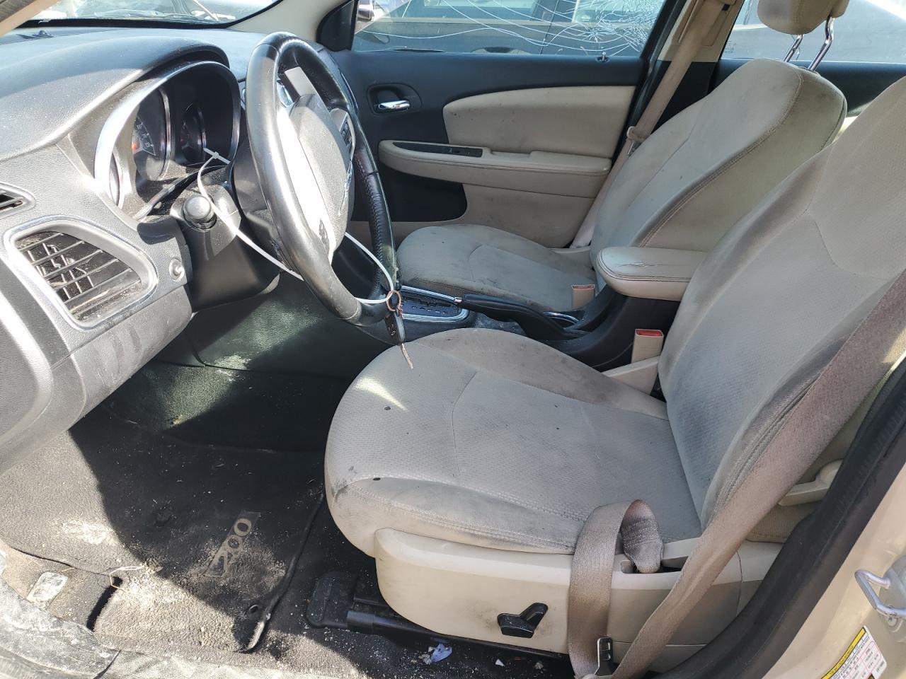 2014 Chrysler 200 Touring - Image 7