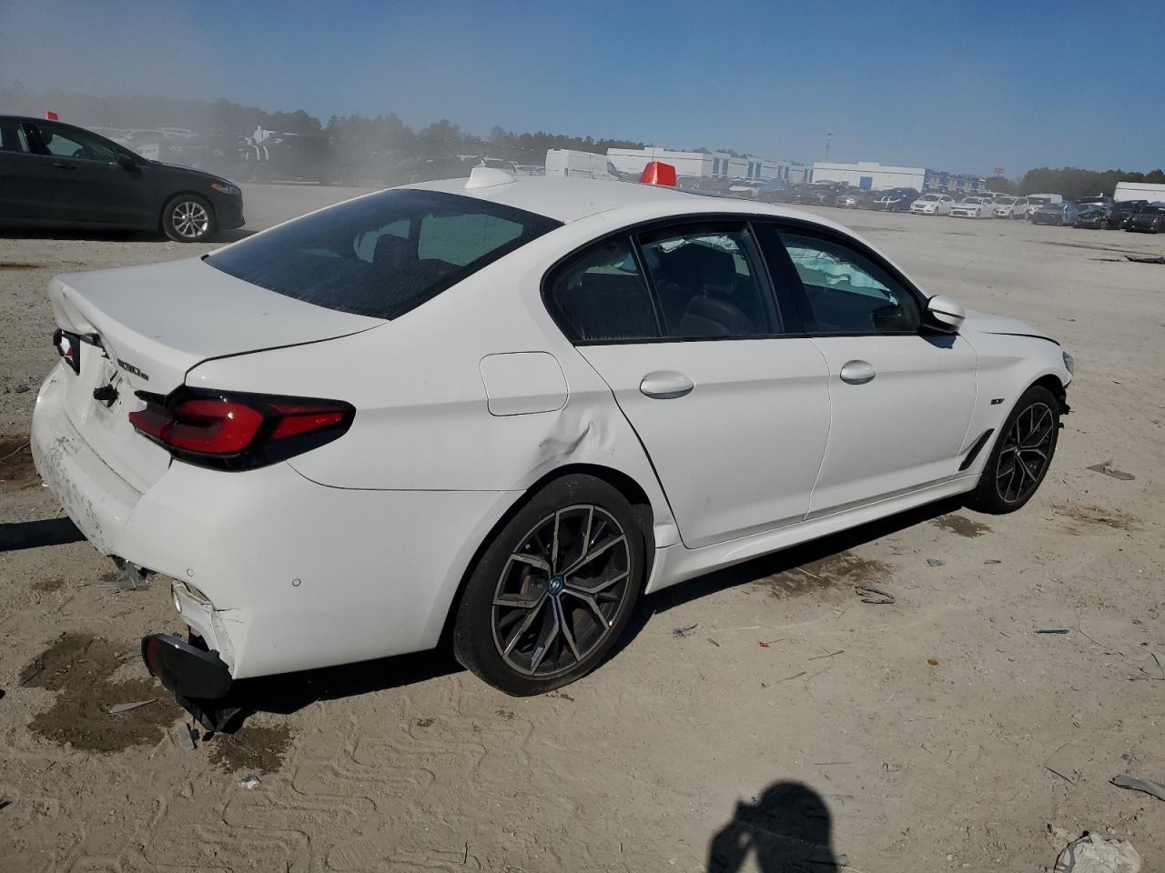 2022 BMW 530E - Image 3