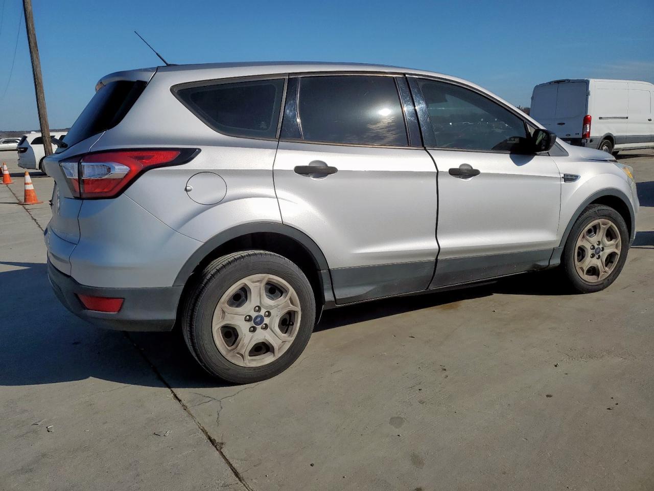 2017 Ford Escape S - Фото 3