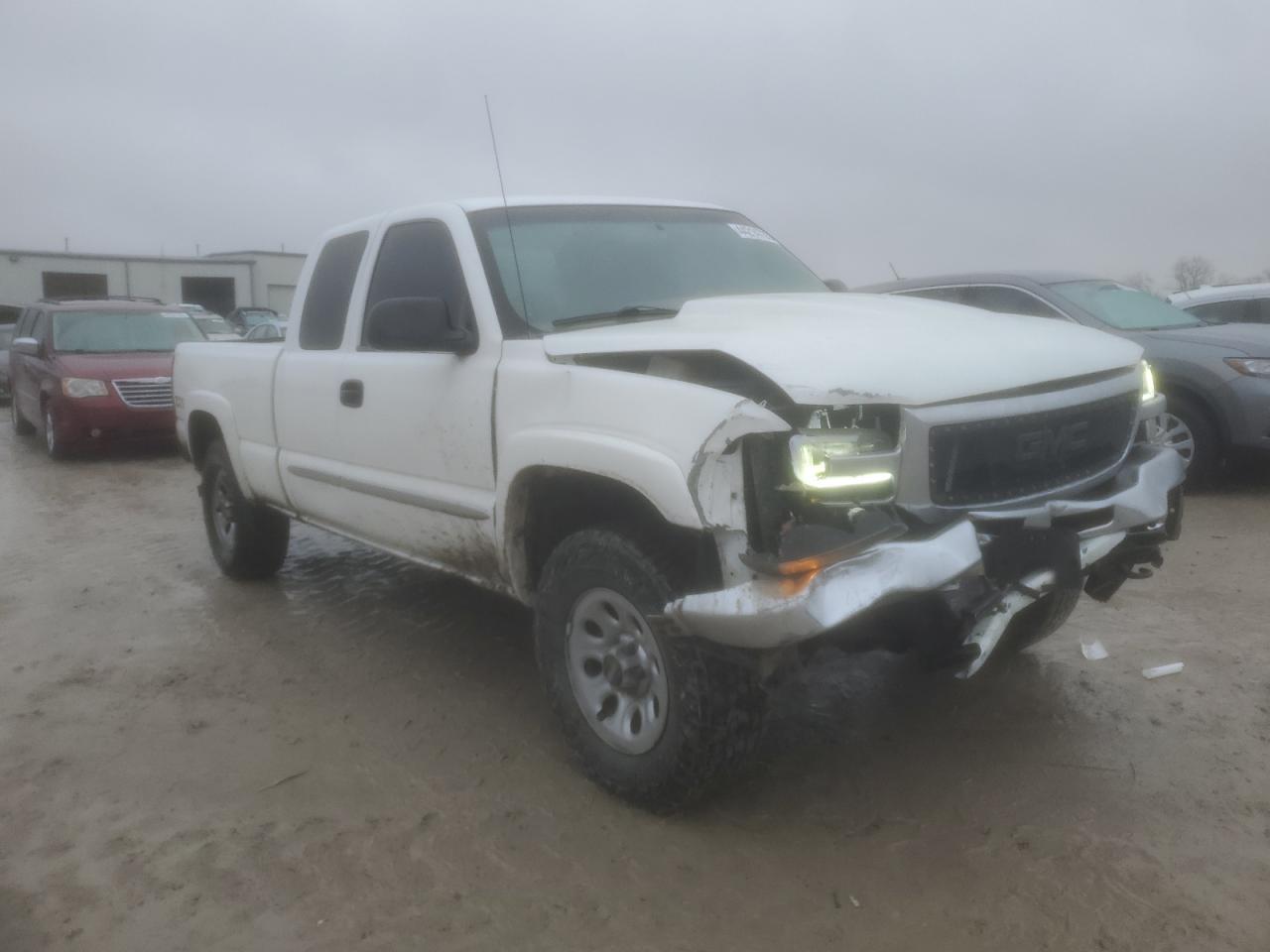 2005 GMC Sierra - Image 4