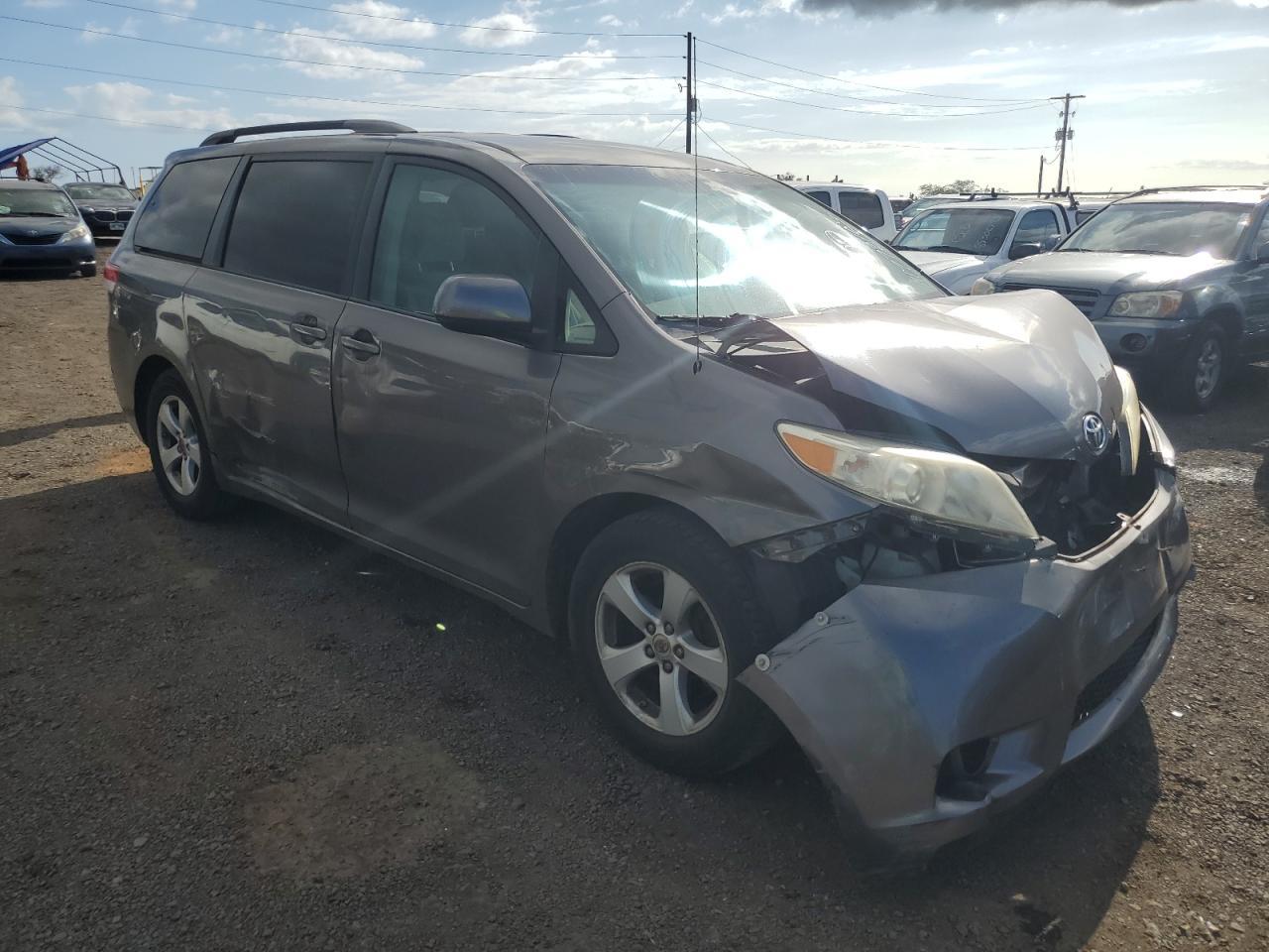 2011 Toyota Sienna Le - Image 4