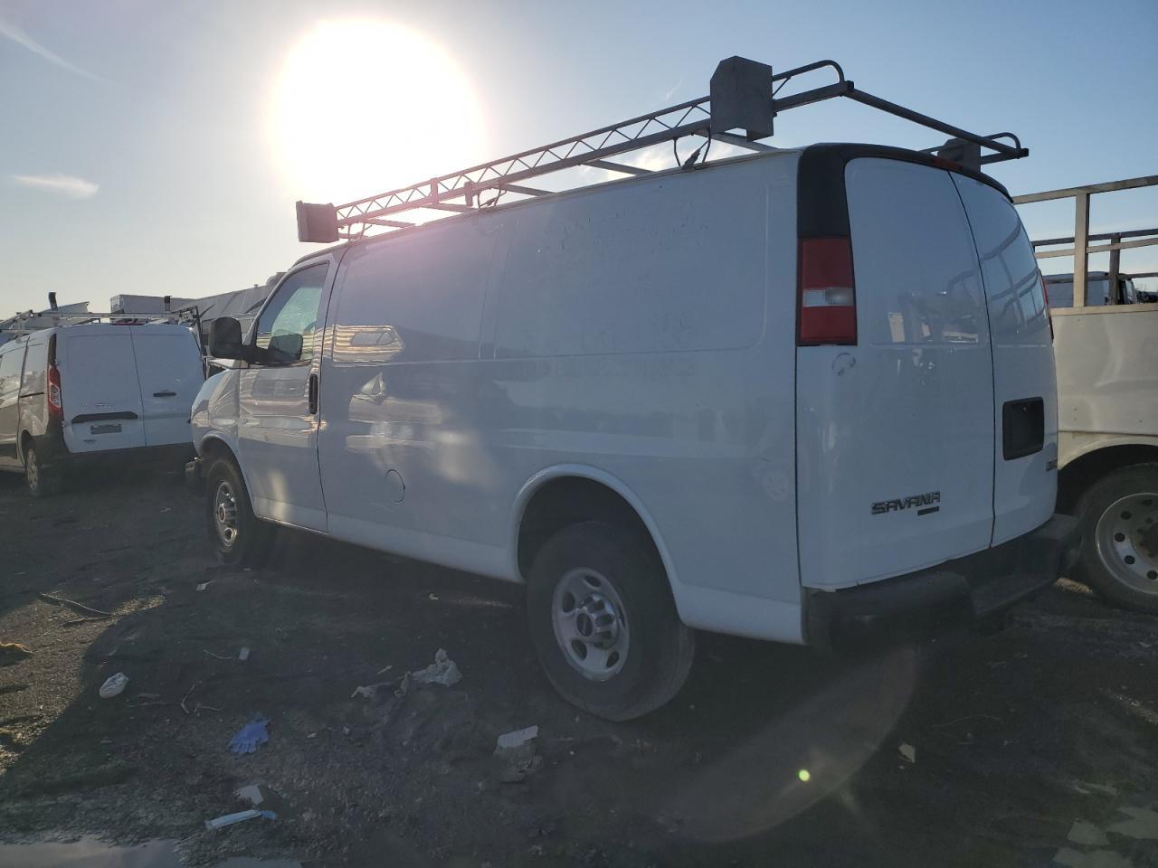 2014 GMC Savana G3500 - Image 2