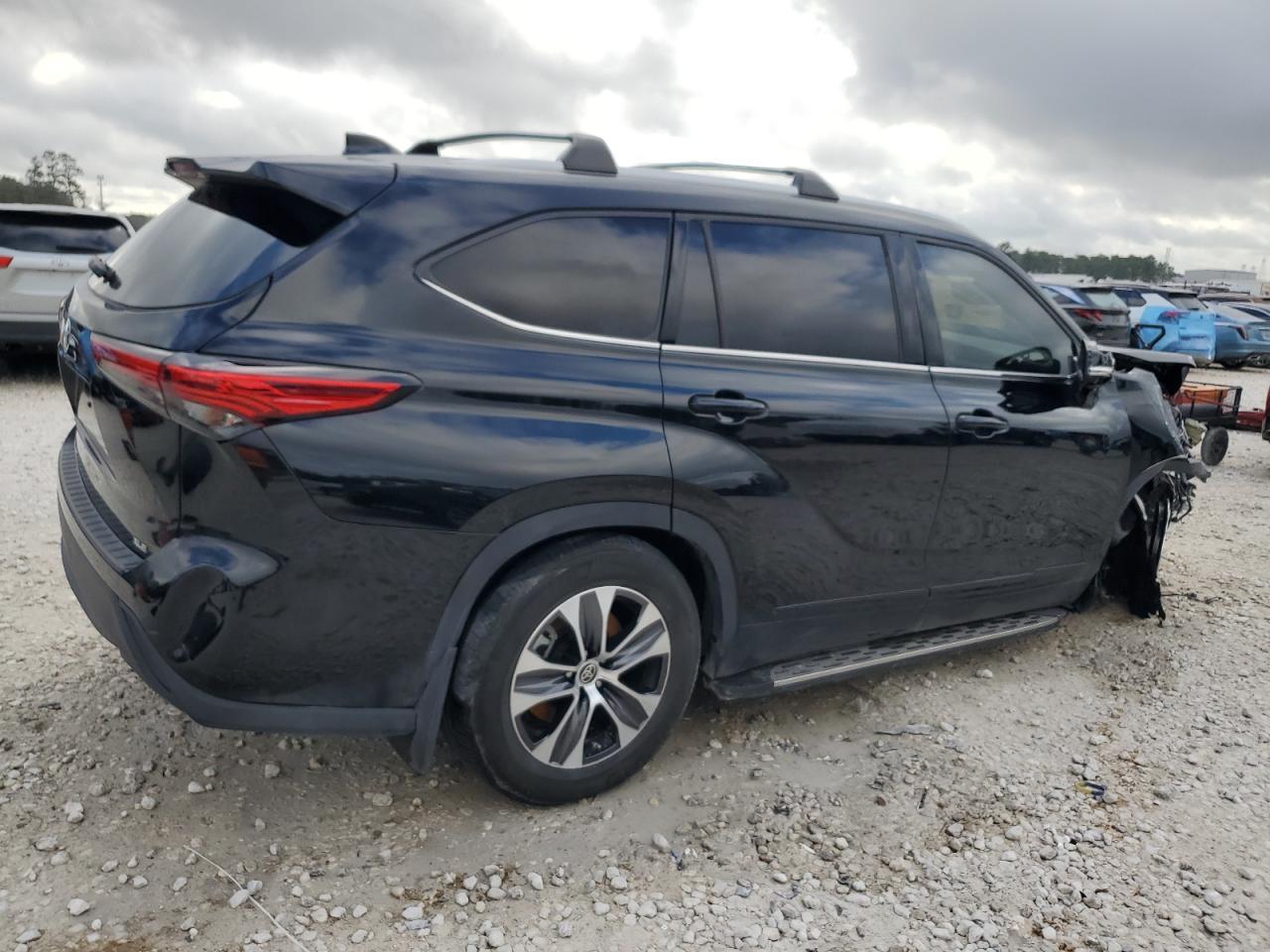 2022 Toyota Highlander Xle - Image 3