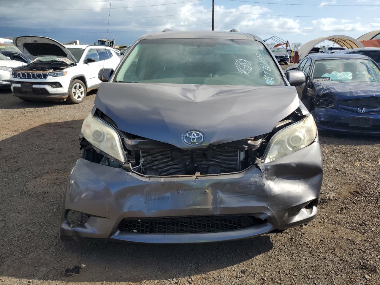 2011 Toyota Sienna Le - Image 5