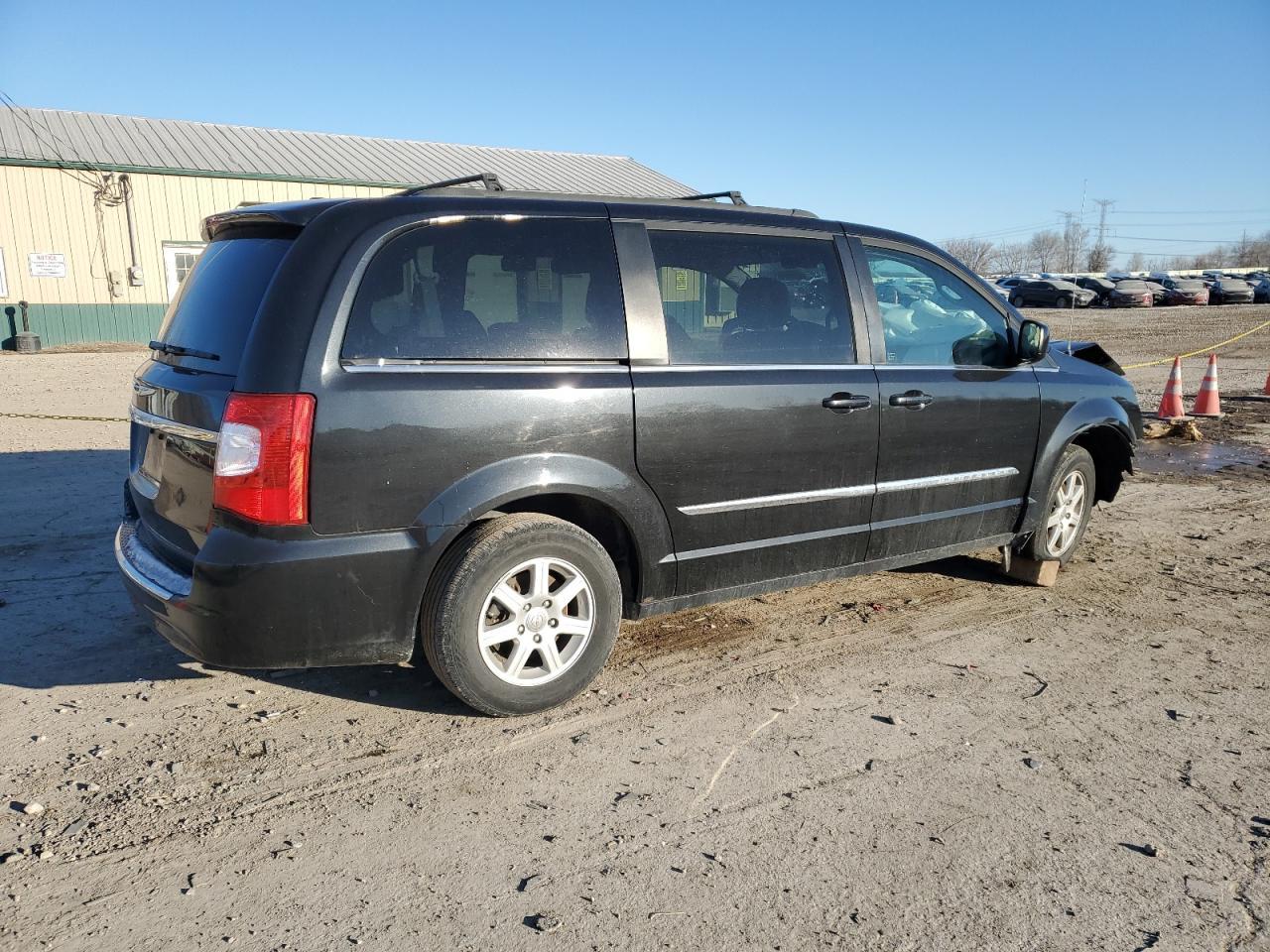 2013 Chrysler Town & Country Touring - Image 3