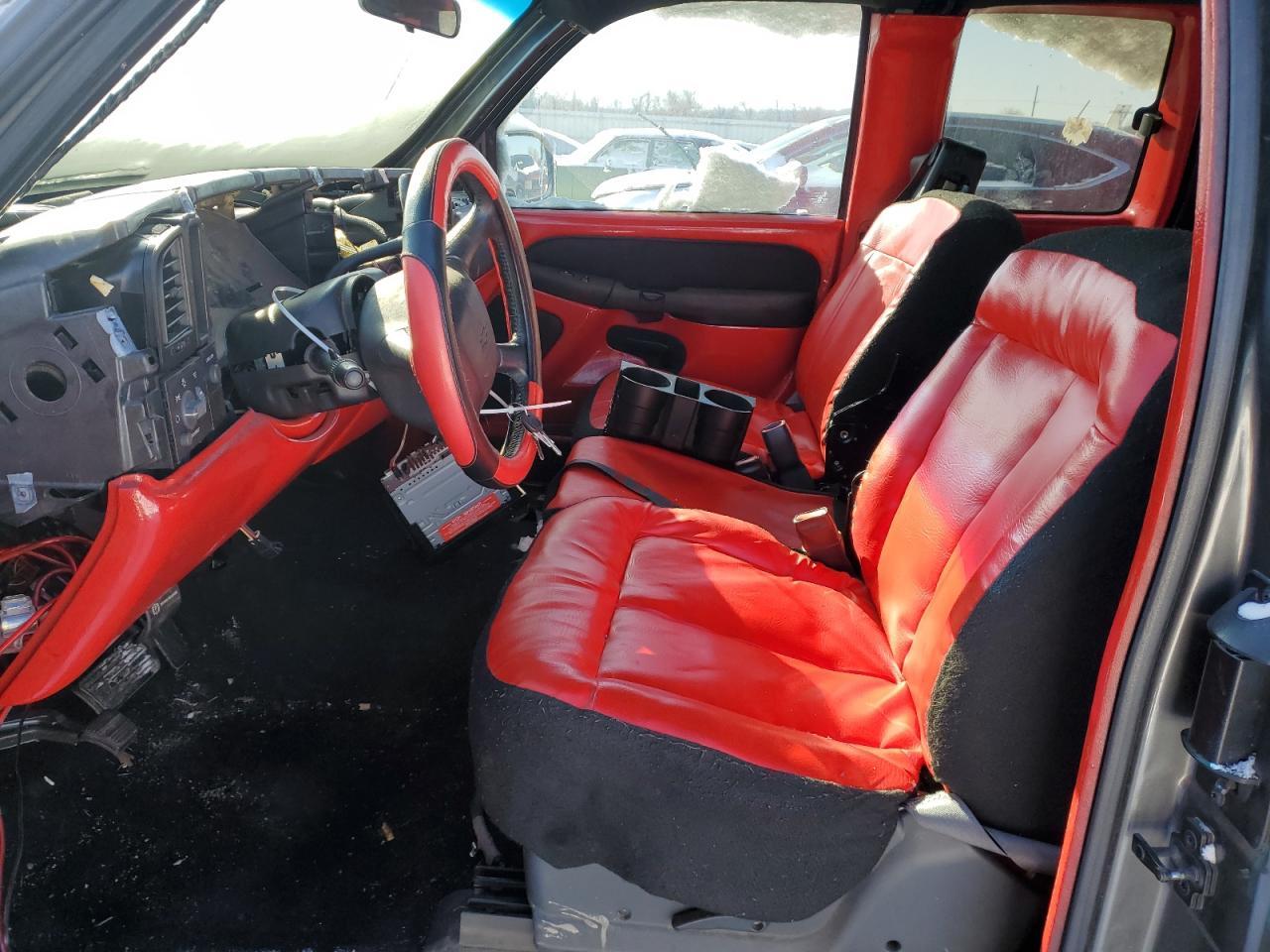 2001 Chevrolet Silverado C1500 - Фото 7