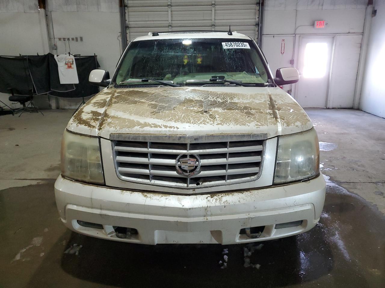 2004 Cadillac Escalade Luxury - Image 5