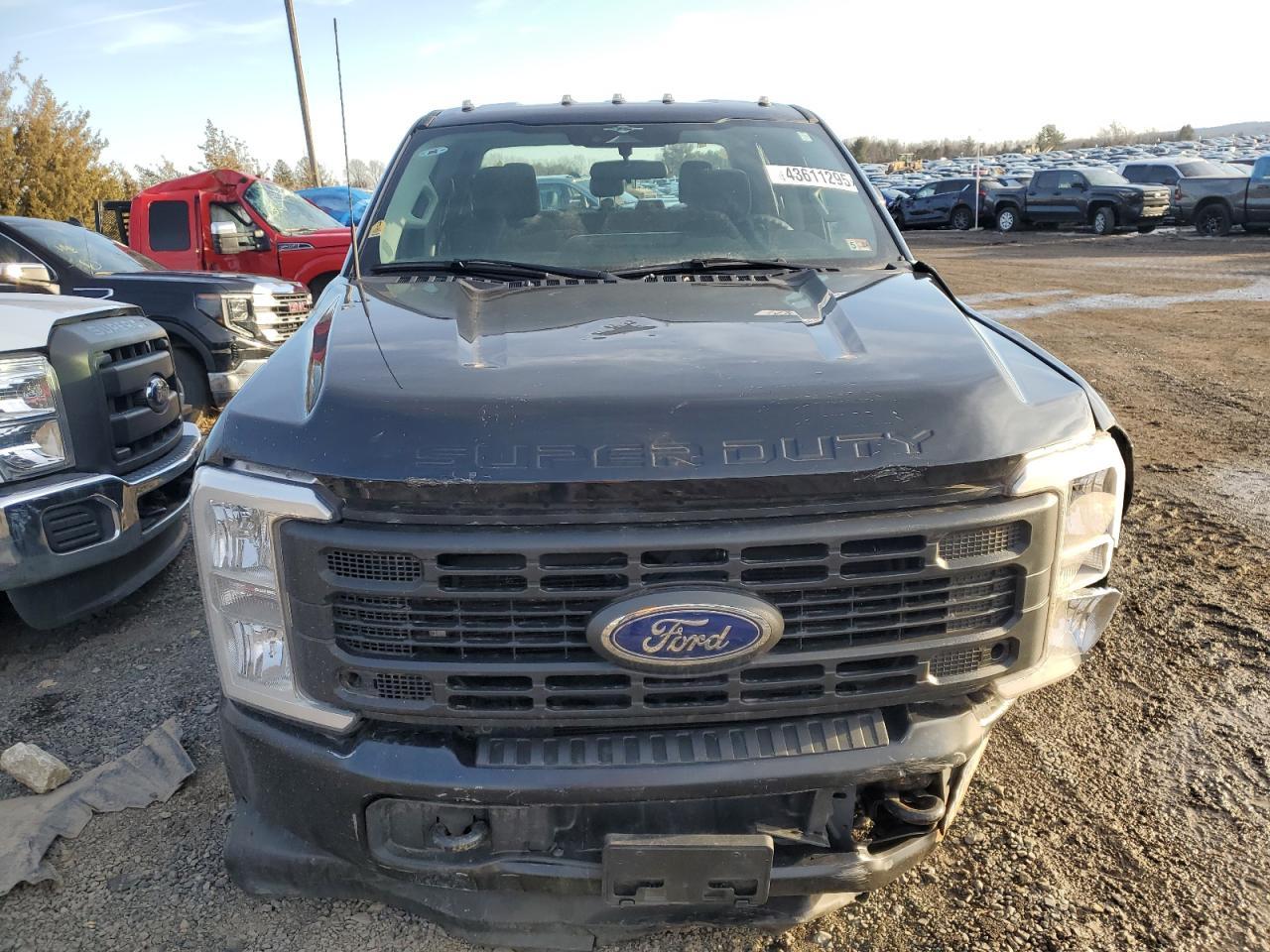 2023 Ford F350 Super Duty - Image 5