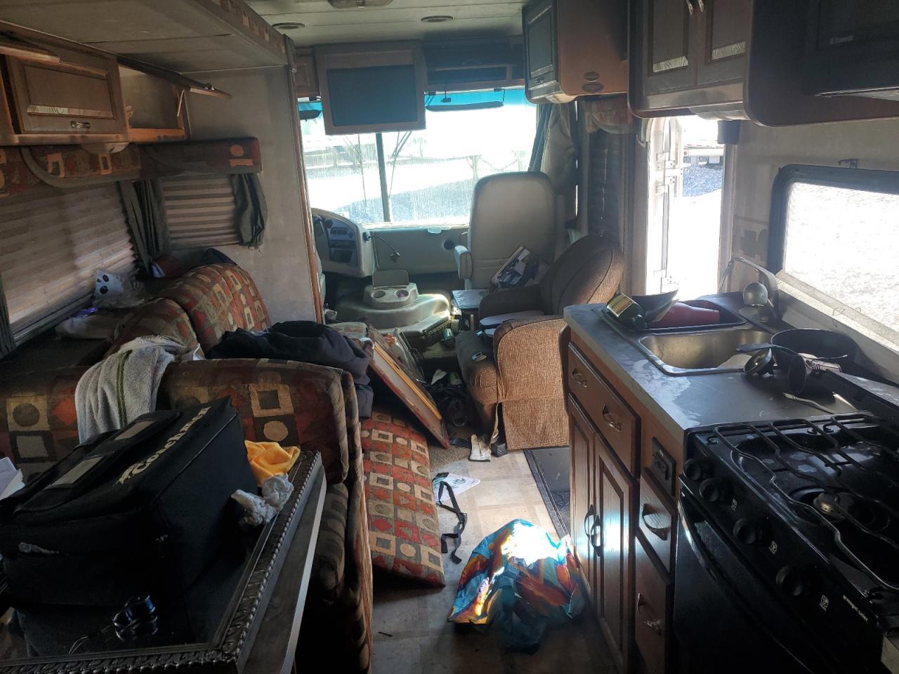 2004 Ford F550 Super Duty Stripped Chassis - Image 5