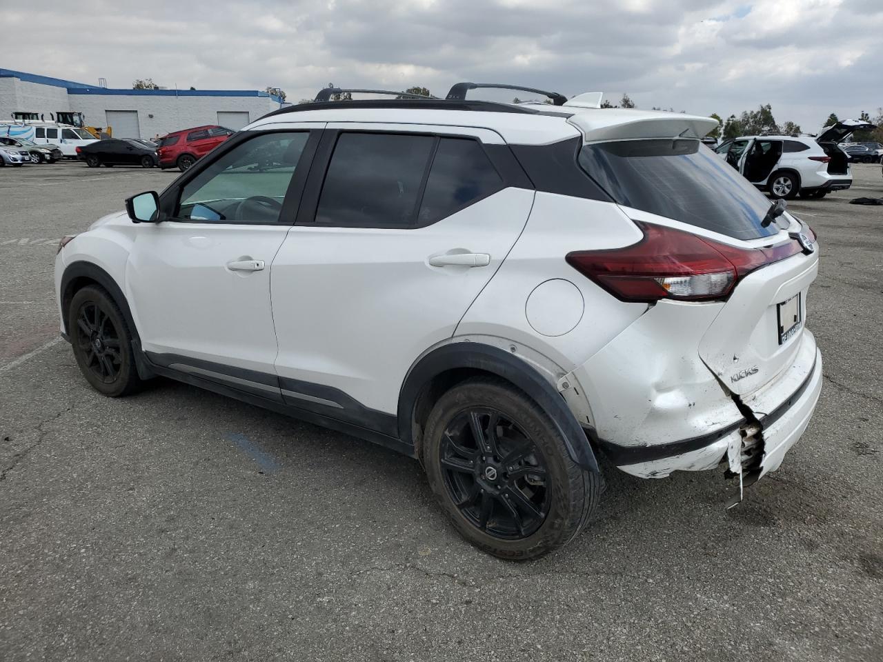 2021 Nissan Kicks Sr - Фото 2