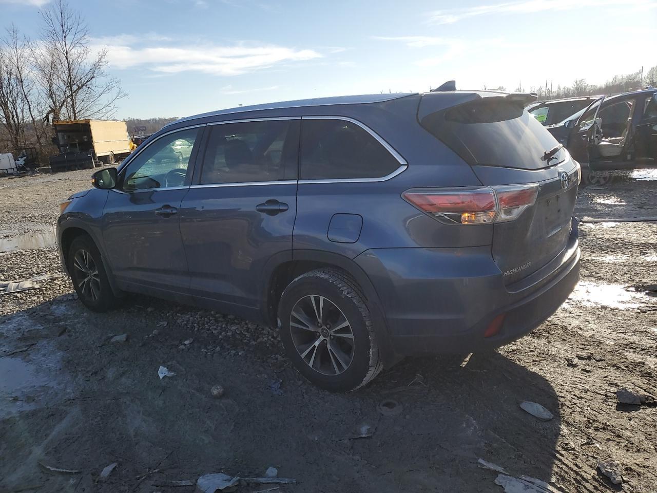 2016 Toyota Highlander Xle - Image 2