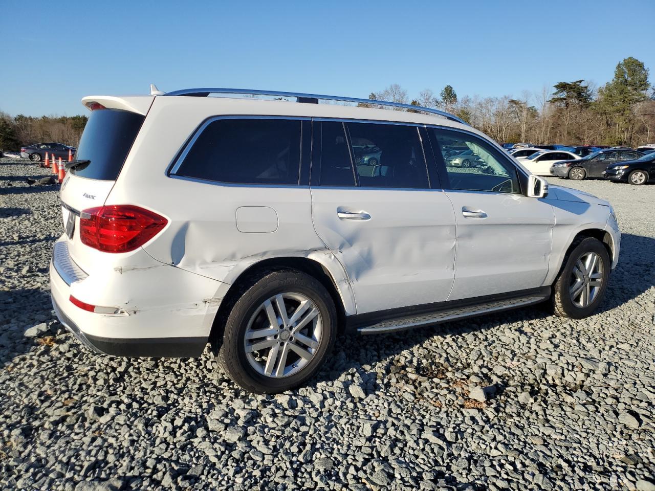 2015 Mercedes-Benz Gl 450 4Matic - Image 3