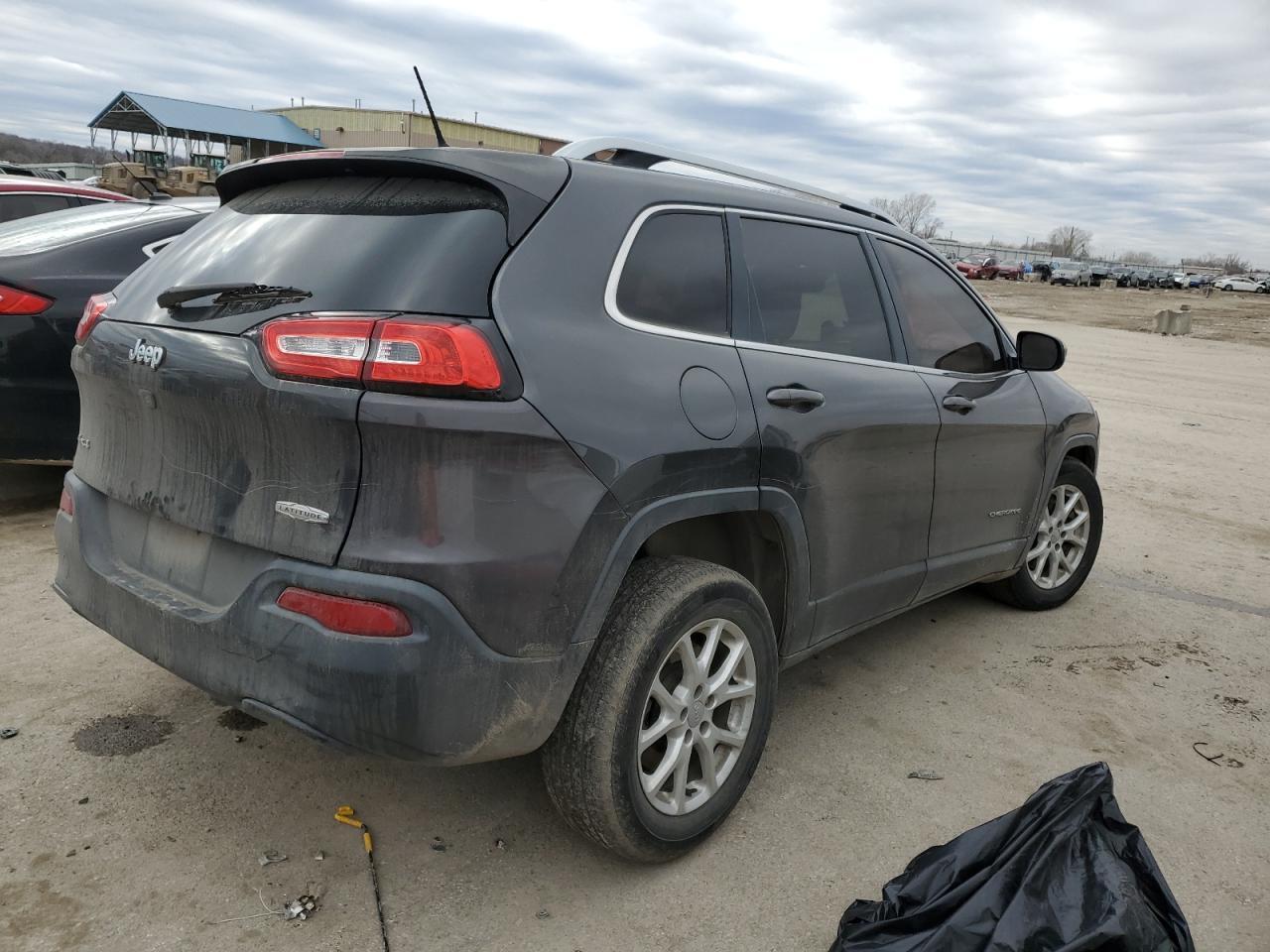2015 Jeep Cherokee Latitude - Image 3