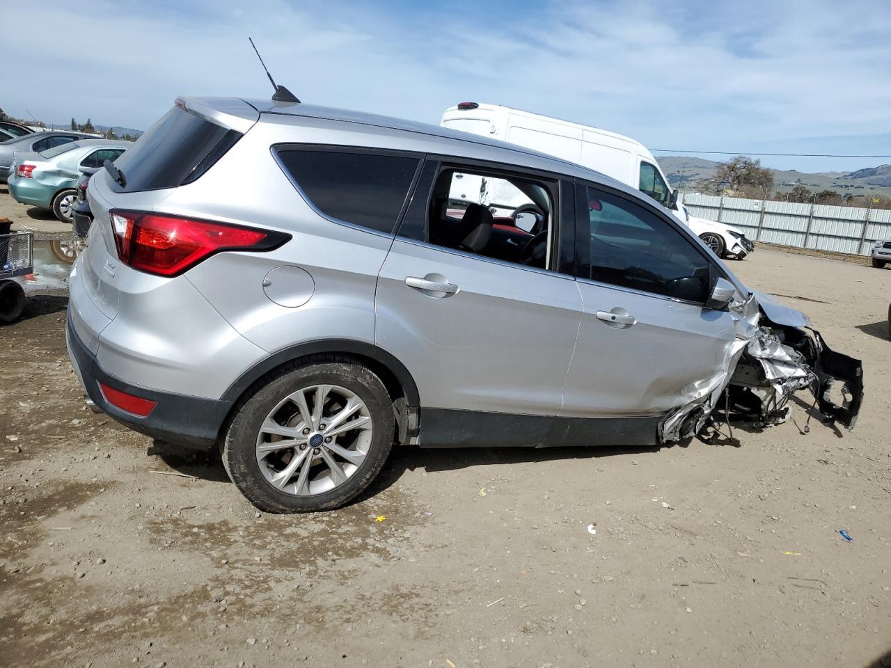 2019 Ford Escape Se - Фото 3