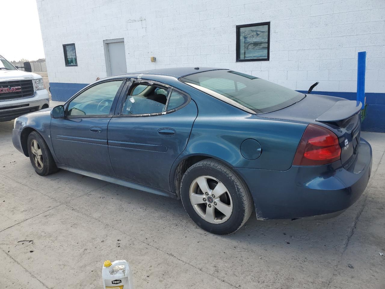 2006 Pontiac Grand Prix - Image 2