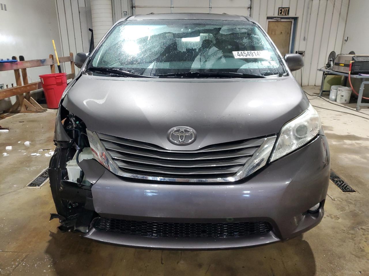 2011 Toyota Sienna Xle - Фото 5