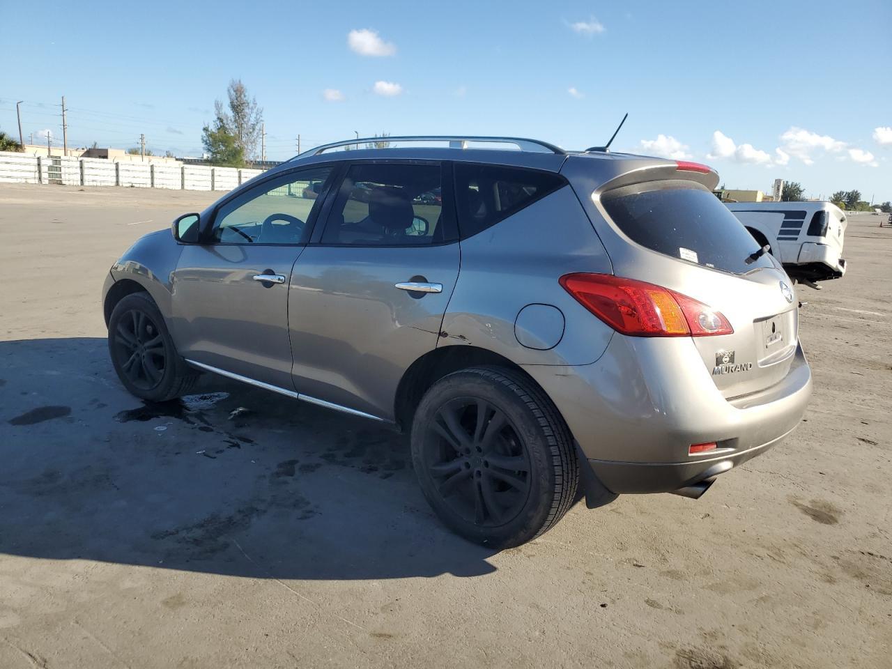 2009 Nissan Murano S - Image 2