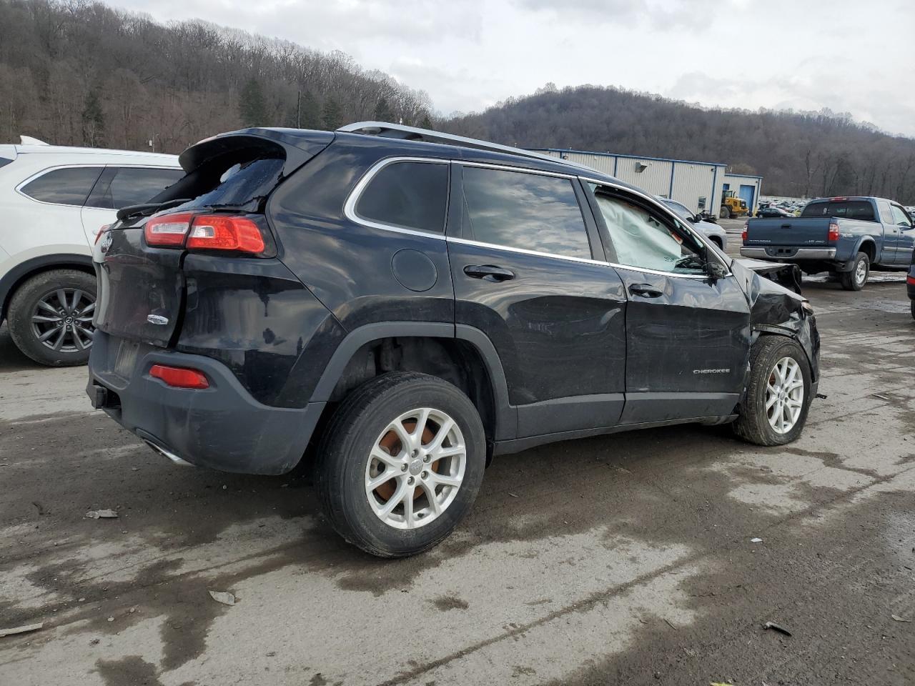 2017 Jeep Cherokee Latitude - Image 3