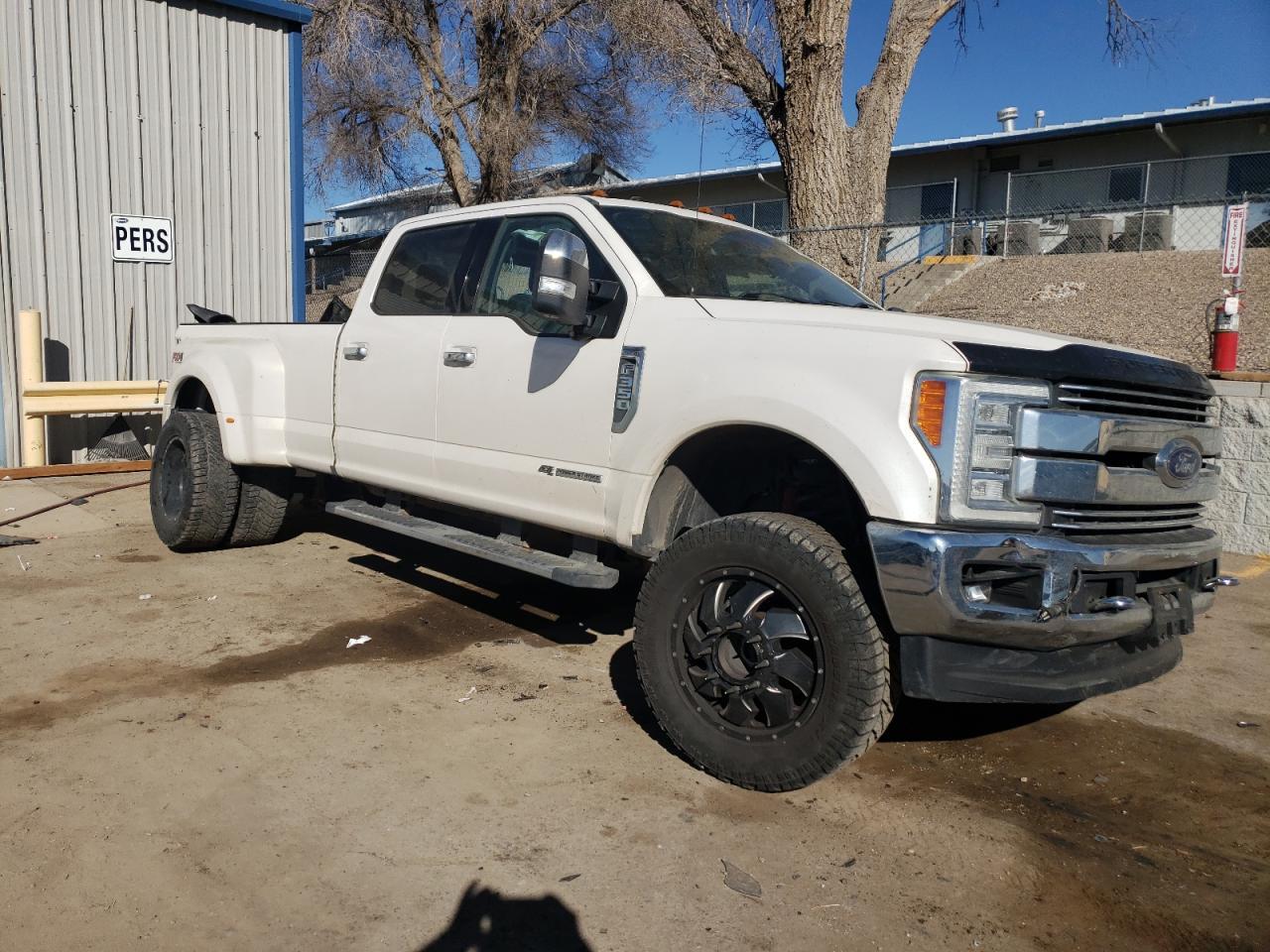 2017 Ford F350 Super Duty - Фото 4
