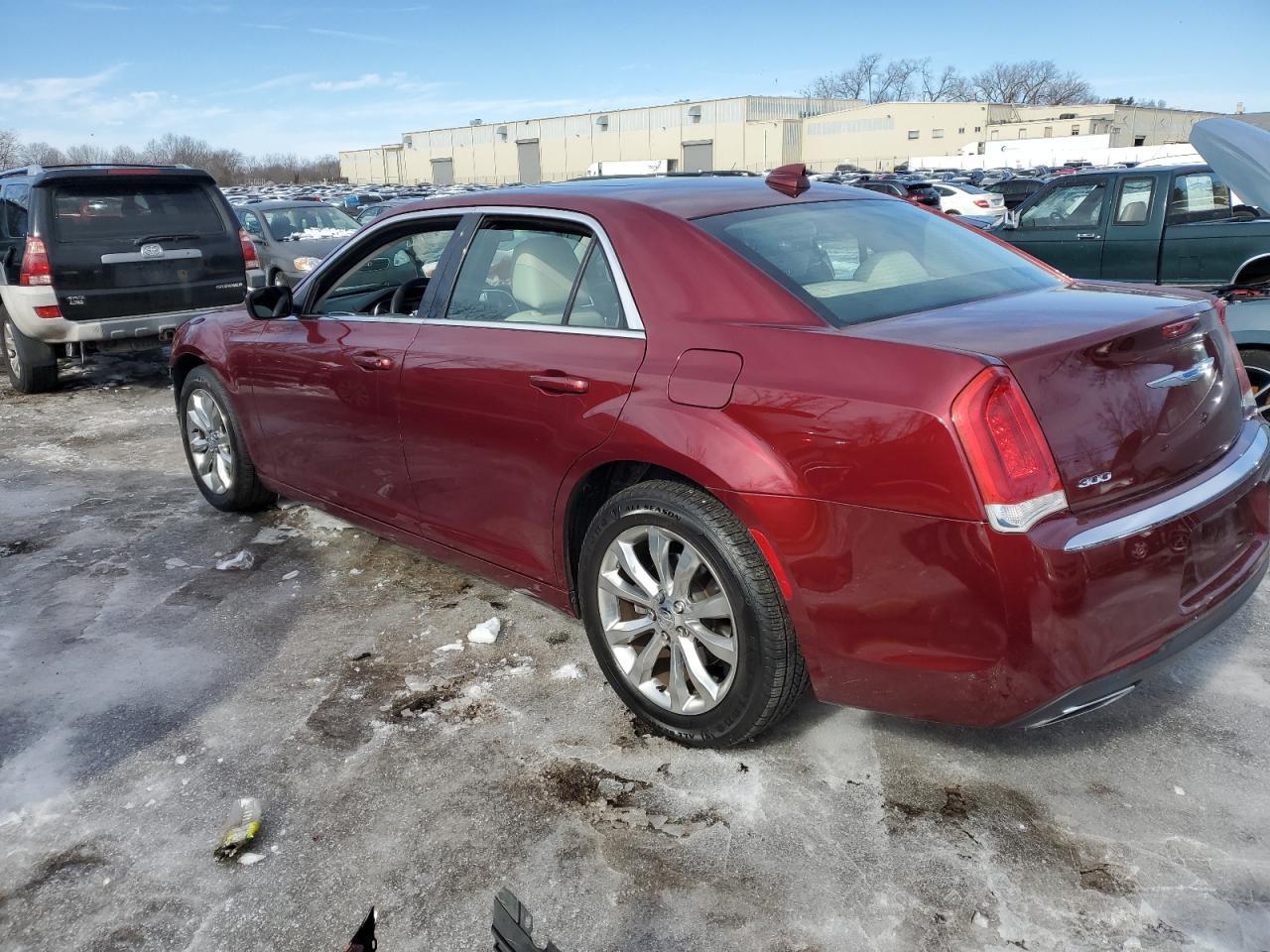 2018 Chrysler 300 Touring - Фото 2